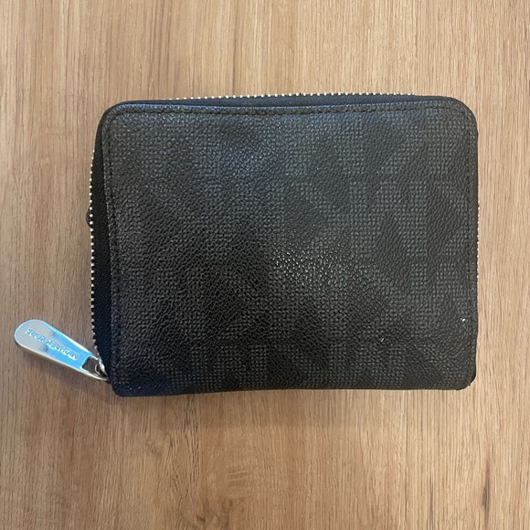 Michael Kors crossbody and wallet - Picture 4 of 7